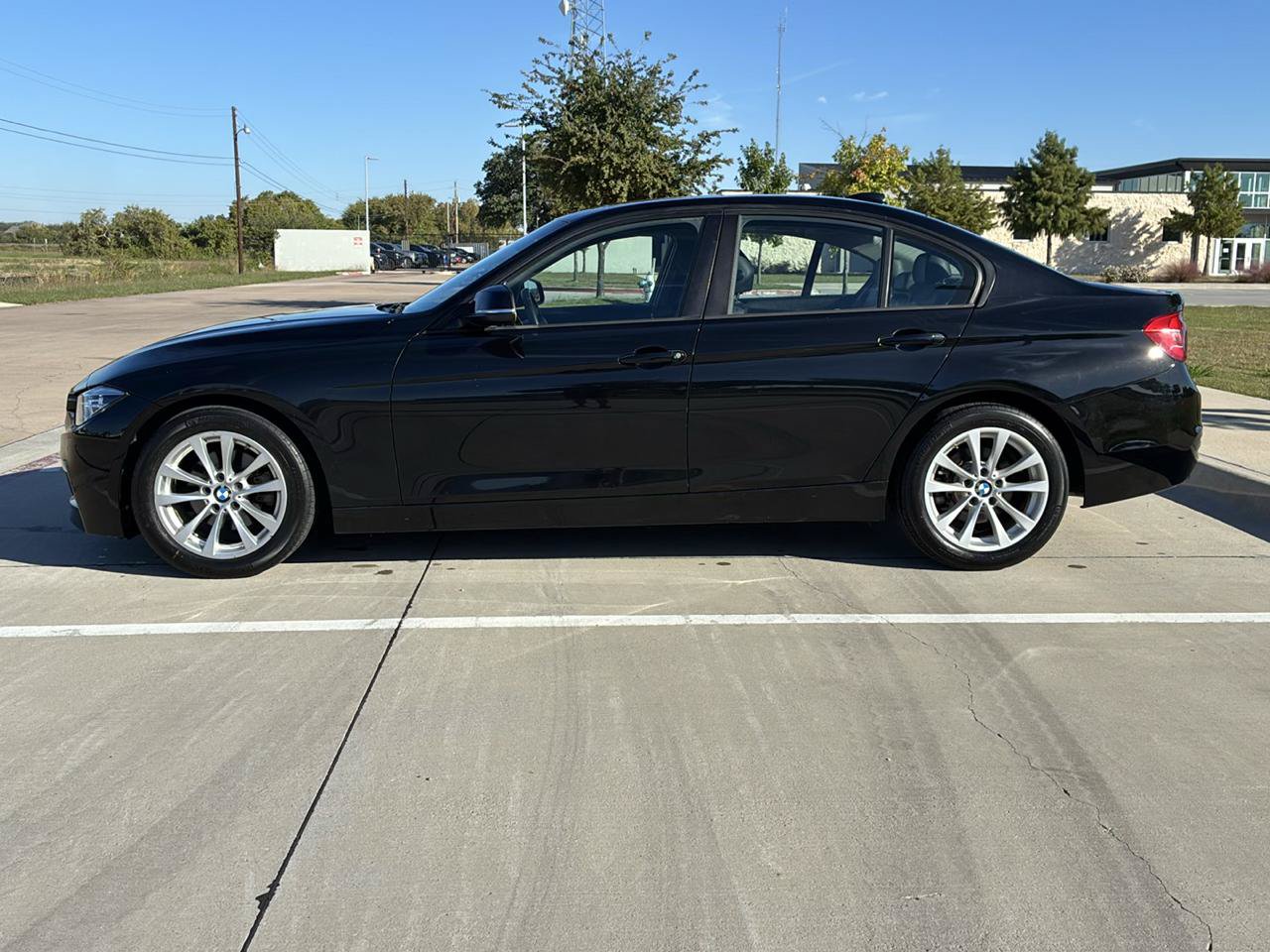 Used 2018 BMW 320i xDrive Sedan w/ Convenience Package AWD/4WD image 15