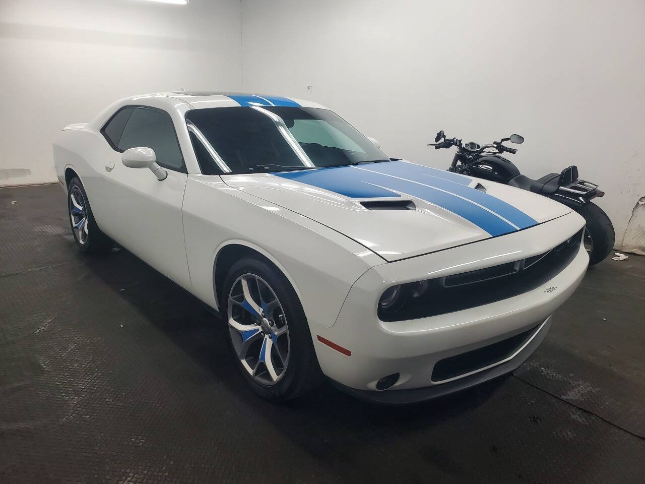 Used 2015 Dodge Challenger SXT Plus w/ Driver Convenience Group RWD image 3