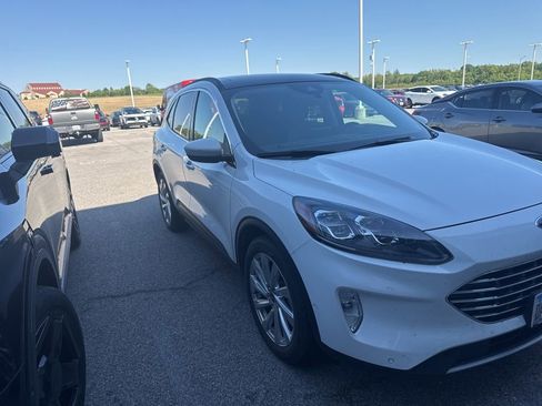 Used 2021 Ford Escape Titanium w/ Titanium Elite Package AWD/4WD image 2