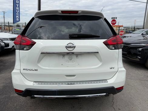 Used 2017 Nissan Rogue SV FWD image 5