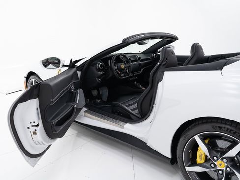 Used 2022 Ferrari Portofino M image 17