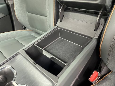 New 2026 GMC Acadia AT4 w/ Luxury Package AWD/4WD image 18