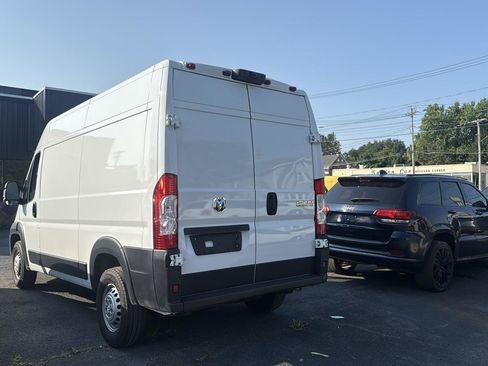 Used 2025 RAM ProMaster 2500 w/ Convenience Group FWD image 4