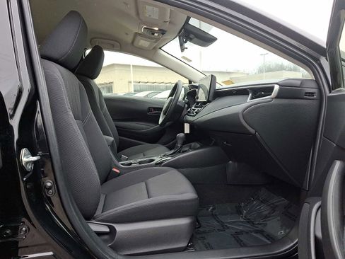 Used 2025 Toyota Corolla LE image 19