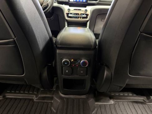 Used 2020 Ford Explorer XLT w/ Equipment Group 202A AWD/4WD image 31