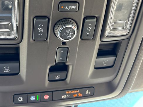 Used 2021 GMC Yukon XL SLT w/ SLT Premium Package image 26