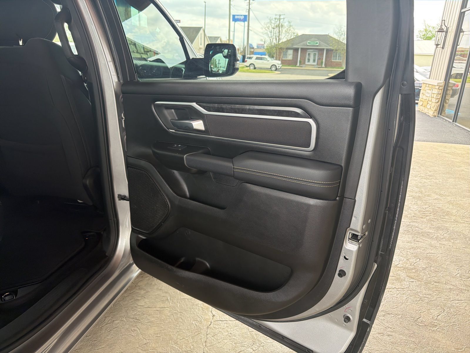 Used 2023 RAM 1500 Big Horn AWD/4WD image 7