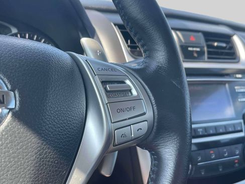 Used 2018 Nissan Altima 2.5 SR w/ Interior Lighting Package FWD image 21