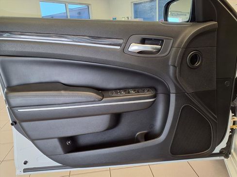 Used 2022 Chrysler 300 Touring L image 19