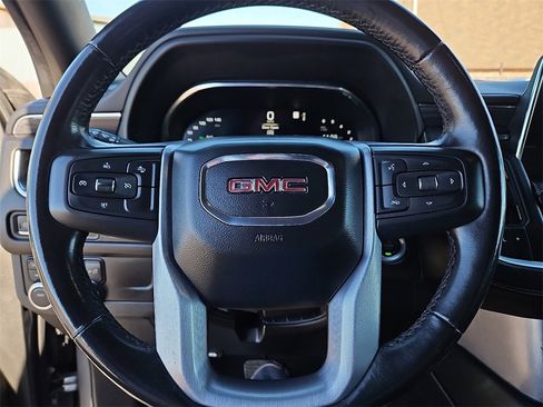 Used 2022 GMC Yukon XL SLT image 30