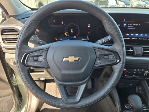 Used 2025 Chevrolet TrailBlazer LS w/ LS Convenience Package FWD image 16