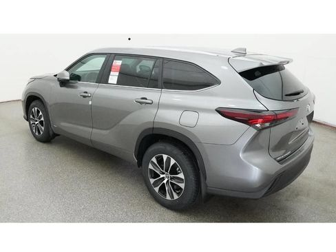 New 2026 Toyota Highlander XLE AWD/4WD image 5