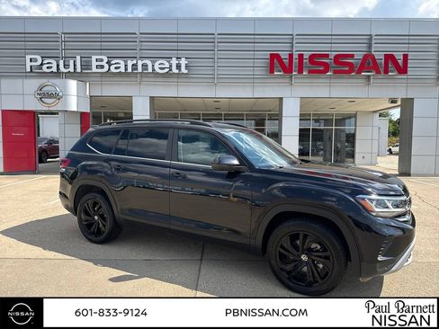 Used 2023 Volkswagen Atlas SE w/ Black Wheel Package FWD image 4