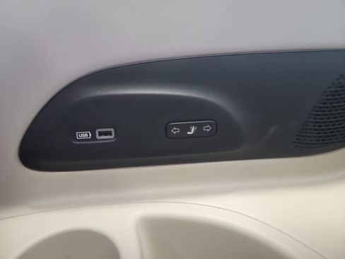 Used 2020 Chrysler Pacifica Limited FWD image 34
