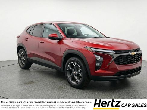 Used 2025 Chevrolet Trax LT FWD image 1