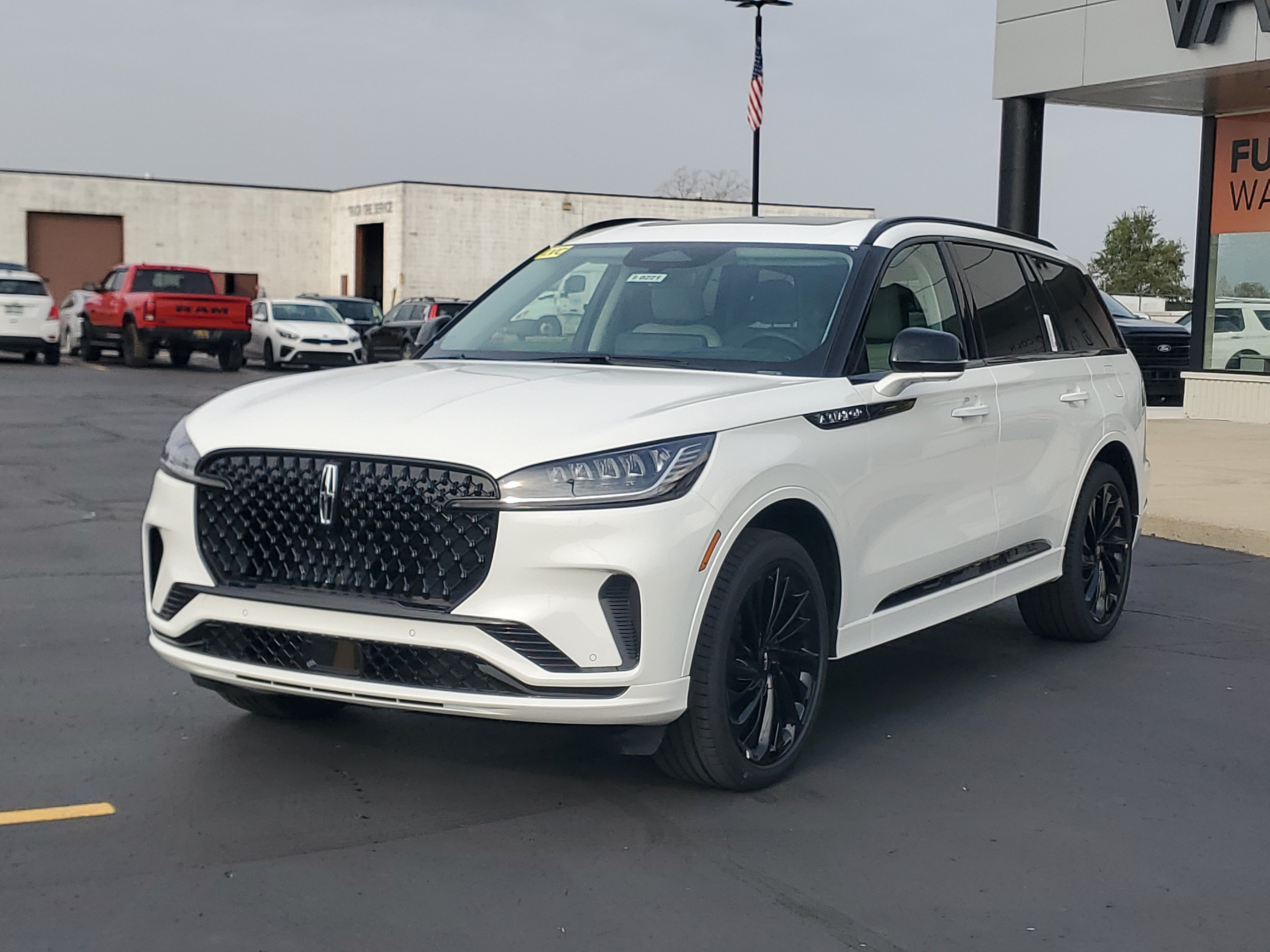 New 2027 Lincoln Aviator Reserve w/ Jet Appearance Package AWD/4WD image 2
