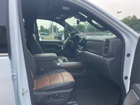 Used 2026 Chevrolet Silverado 2500 High Country w/ High Country Premium Package AWD/4WD image 6