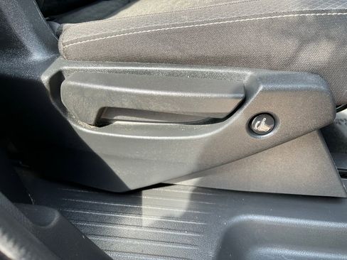 Used 2025 Nissan Pathfinder SV image 33