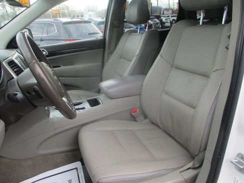 Used 2012 Jeep Grand Cherokee Laredo image 6