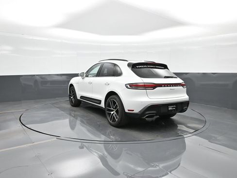 Certified 2025 Porsche Macan image 3