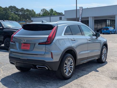Used 2025 Cadillac XT4 Premium Luxury FWD image 7