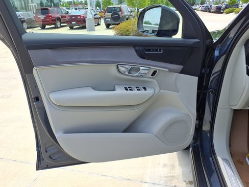 New 2026 Volvo XC90 B6 Ultra w/ Protection Package Premier AWD/4WD image 17