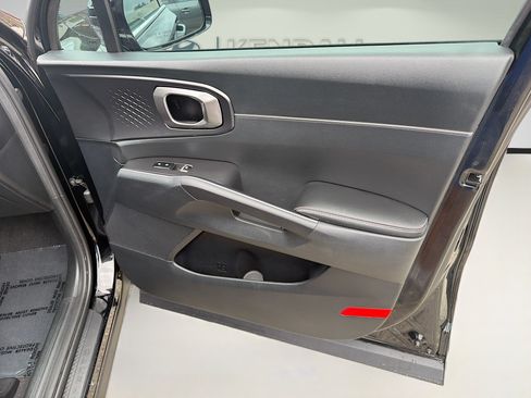 Used 2024 Kia Sorento S FWD image 31