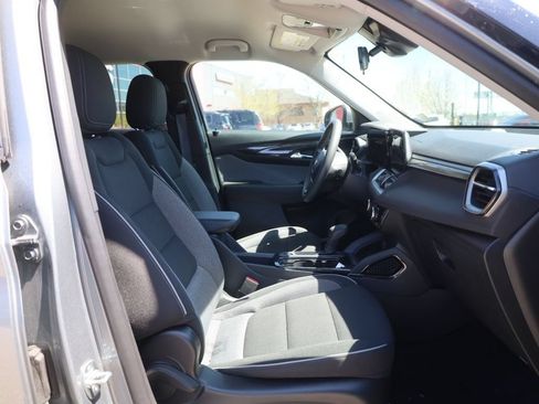 Used 2025 Chevrolet TrailBlazer LT FWD image 14