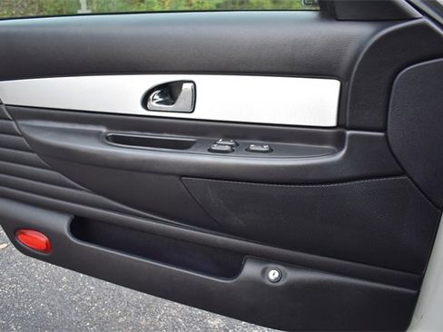 Used 2003 Ford Thunderbird Base image 28