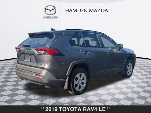 Used 2019 Toyota RAV4 LE image 3