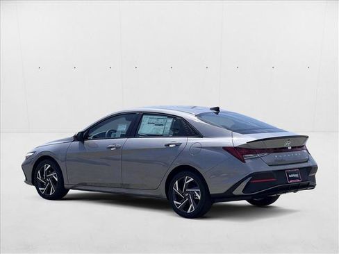 New 2025 Hyundai Elantra SEL image 8