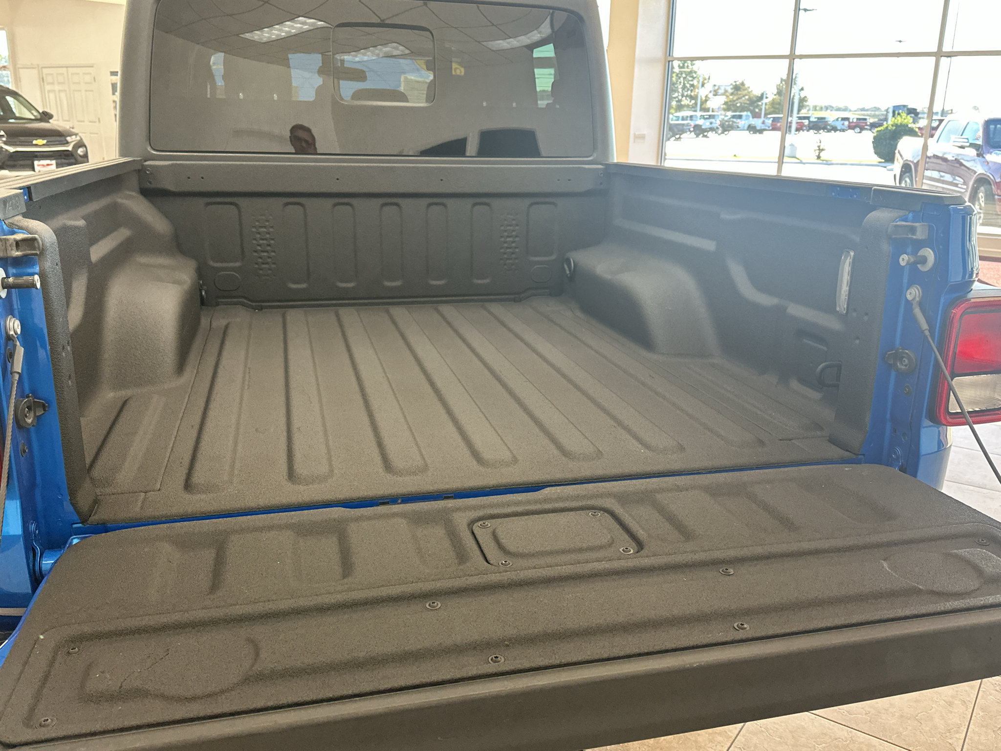 Used 2023 Jeep Gladiator Sport AWD/4WD image 18