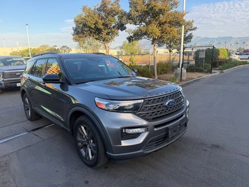 Used 2023 Ford Explorer XLT w/ Equipment Group 202A RWD image 2