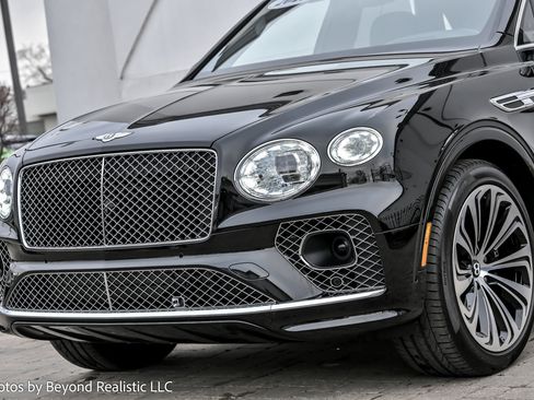 Used 2023 Bentley Bentayga Plug-In Hybrid image 5