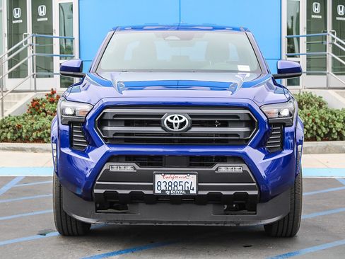 Used 2025 Toyota Tacoma SR5 RWD image 2