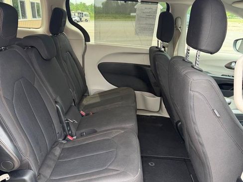 Used 2017 Chrysler Pacifica Touring Plus FWD image 32