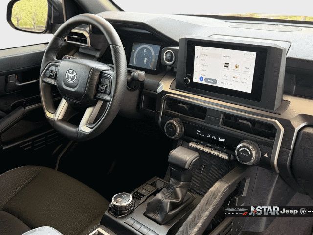 Used 2025 Toyota 4Runner SR5 AWD/4WD image 18