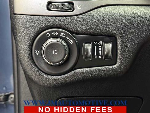 Used 2020 Jeep Cherokee Latitude Plus AWD/4WD image 38