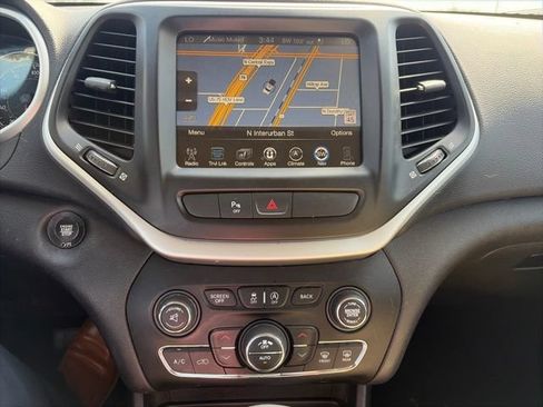 Used 2017 Jeep Cherokee Limited w/ Luxury Group AWD/4WD image 9