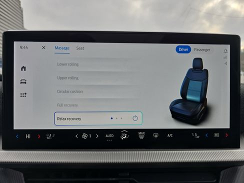 Used 2025 Ford Explorer ST image 29