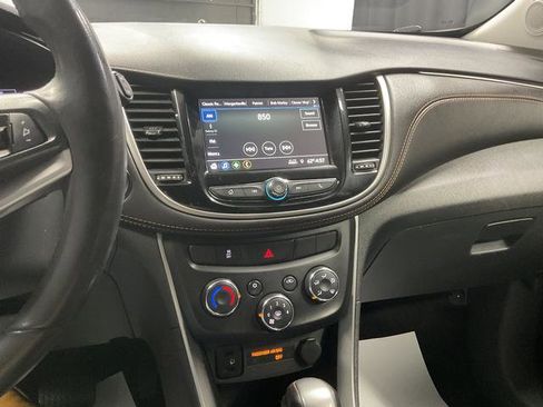 Used 2019 Chevrolet Trax LT w/ LT Convenience Package image 24