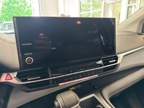 Used 2026 Toyota Sienna XLE FWD image 29