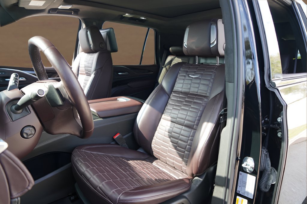 Used 2021 Cadillac Escalade Premium Luxury Platinum w/ LPO, Radiant Package AWD/4WD image 11
