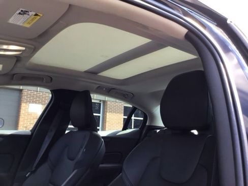 Used 2024 Volvo S60 B5 Core image 12