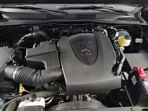 Used 2021 Toyota Tacoma TRD Sport image 13