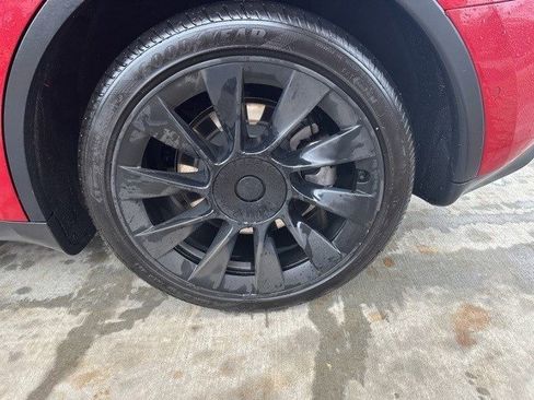 Used 2022 Tesla Model Y Long Range image 4