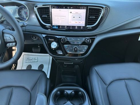 New 2026 Chrysler Pacifica Select w/ S Appearance Package image 16
