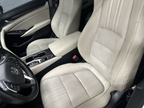 Used 2019 Honda Accord Touring image 10