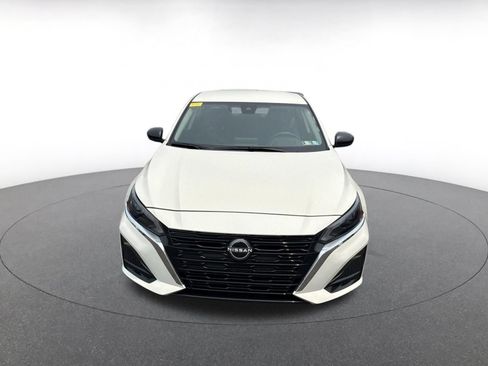 Used 2025 Nissan Altima 2.5 SV FWD image 3