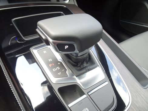 Certified 2025 Audi Q5 2.0T Premium Plus w/ Premium Plus Package AWD/4WD image 13